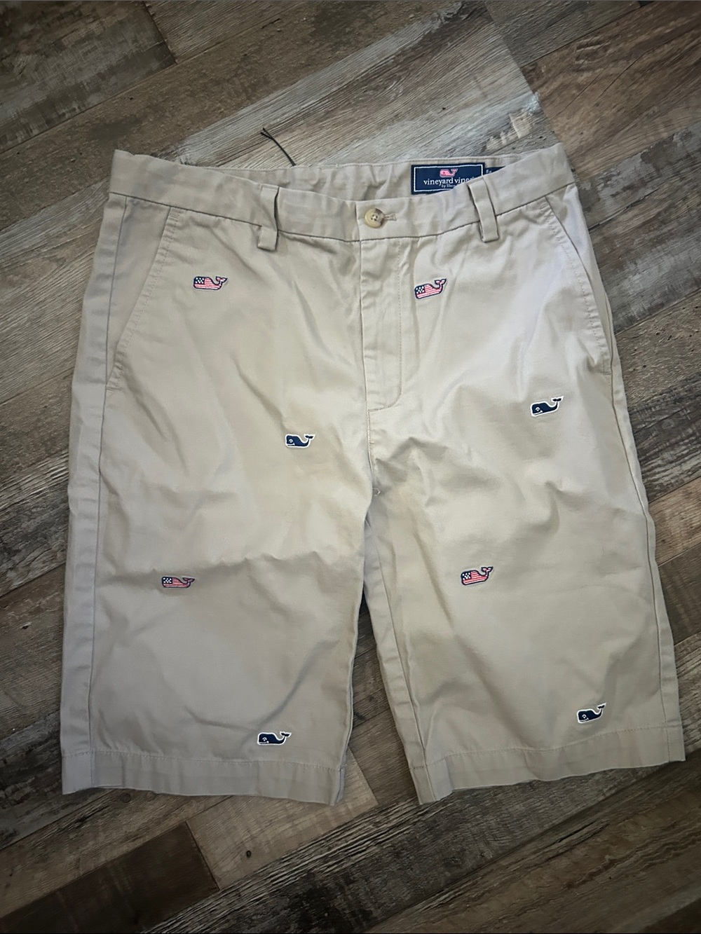 Vineyard Vines Boys Beige Embroidered Whale Flat Front Shorts Sz 16